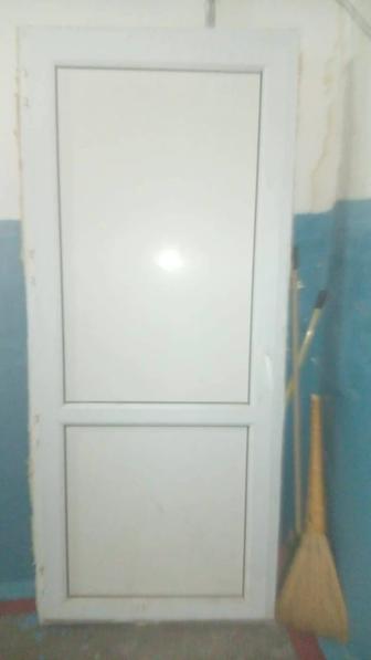 Продам дверь пластиковую