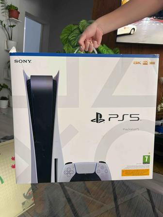 Продам ps5 с джойстиками и год подпиской