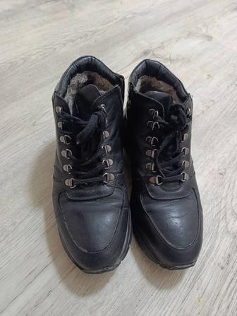 Продам ботинки зимние