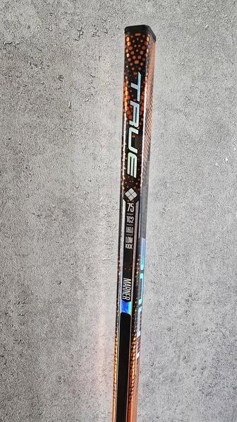 Продам взрослую новую клюшку TRUE.