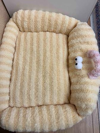 Новая Лежанка для кошки или собаки. Размеры ширина - 56см, длина - 65 см,