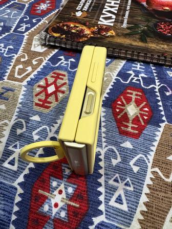 Продаю Новенький Samsung Flip 6 512 gb