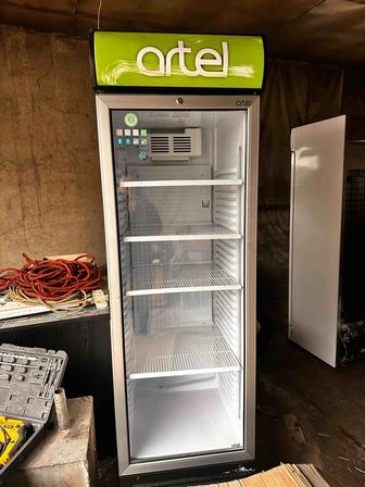 Продам витриный холодильник