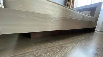 Продам двуспальную кровать.