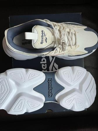 Продам кроссовки REEBOK