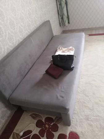 Продам диваны и стол