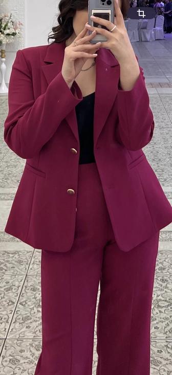 Продам костюм