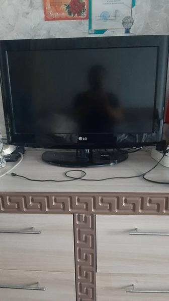 Продаю Телевизор LG 2010 года