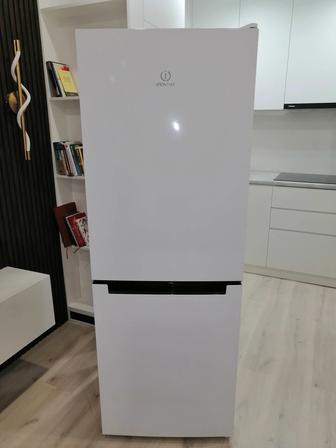 Продам холодильник INDESIT