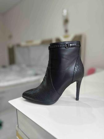 Сапоги осенние Basconi,абсолютно новые.