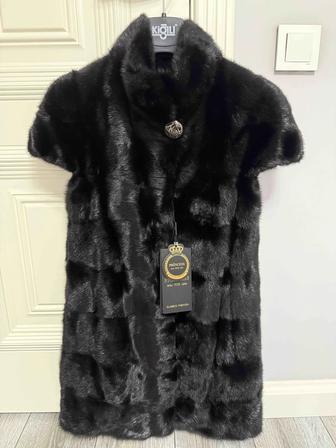 Продам норковую жилетку новую