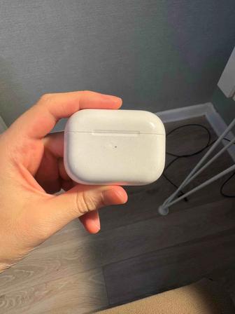 Продам AirPods Pro Первого поколения