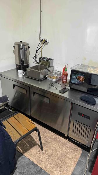 Оборудование для кафе и бара, холодильный стол, холодильник,мангал, вытяжка