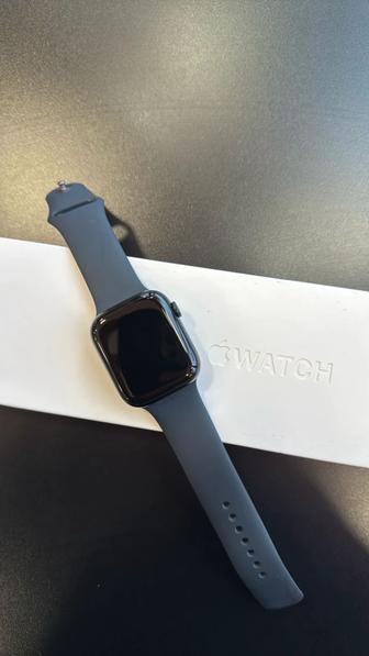 Apple Watch 8 Aluminium черный 45 мм