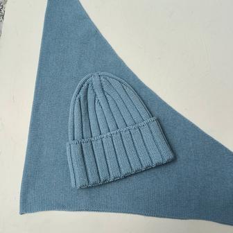 Комплект шапка с косынкой ручной работы из итальянской пряжи.