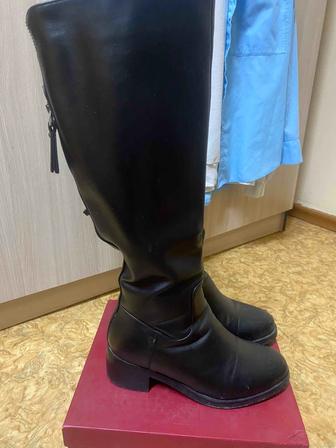 Продам ботинки