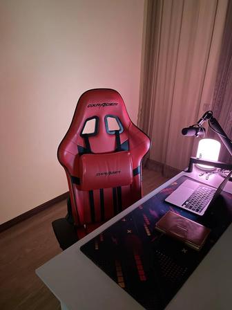Игровое, офисное, компьютерное кресло с поддержкой спины DX Racer GC P88 RN