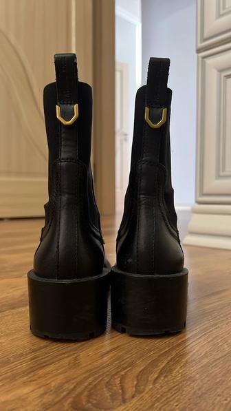 Продам натуральные кожаные сапоги Massimo Dutti, 35 размер