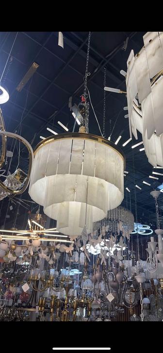 Продам люстру