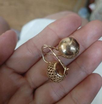 Золотой серьги 2.4 грам