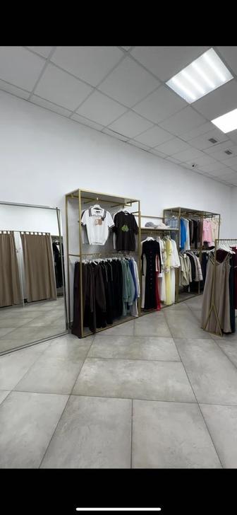 Торговое оборудование респешн, рейлы, стойки для одежды, примерочная, пофик