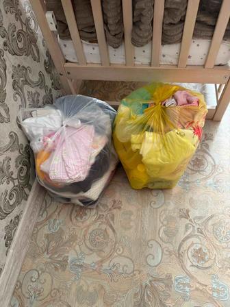 Отдам пакет детской одежды 0-6 месяцев