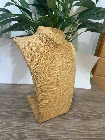 Бьюст для бижутерии