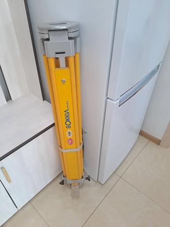 Штатив тахеометрический