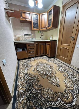 Продам кухонный гарнитур дерево