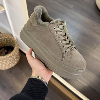 Продам ботинки зима замш