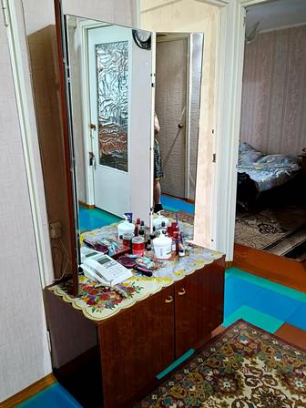 ТРЮМО с 3-мя зеркалами.