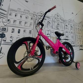 Двухколесный Розовый Детский велосипед Prego. Литые диски 18. Крылья