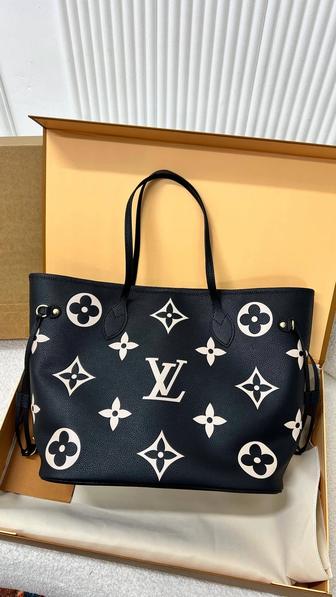Сумка Louis Vuitton в фирменной подарочной коробке