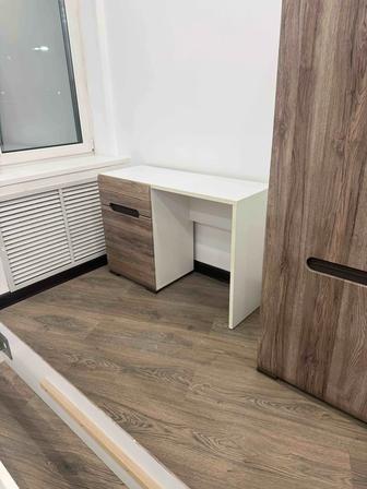 Продам туалетный столик с зеркалом, Беларусь