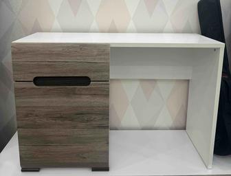 Продам туалетный столик с зеркалом, Беларусь