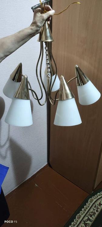 Продам люстру