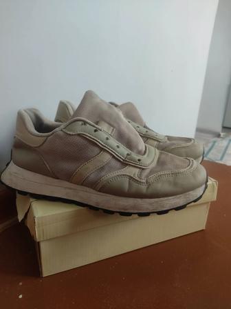 Кроссовки даром