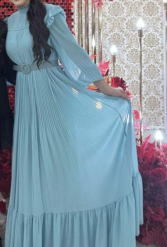 голубой вечерний платье