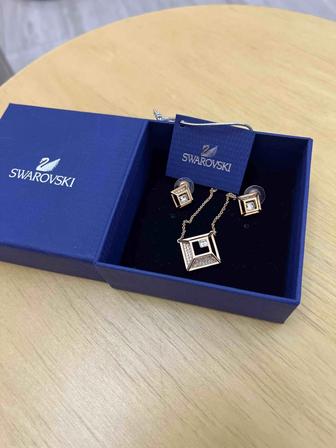 Комплект swarovski сережки