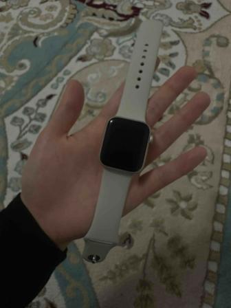 Продам Apple Watch SE