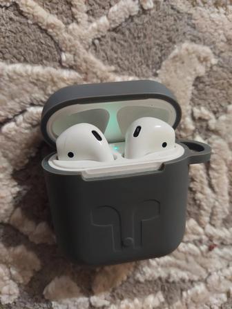 Продам airpods 2 оригинал в идеальном состоянии