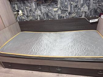 Кровать с матрасом