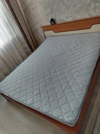 Кровать с матрасом