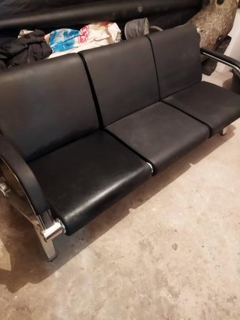 Продам диван ожидания