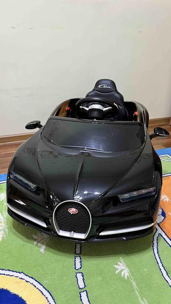 Продаю детский электромобиль Bugatti Chiron