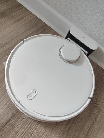 Продам робот-пылесос Xiaomi в отличном состоянии
