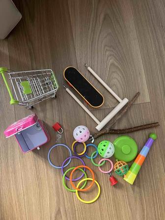 продам набор игрушек для попугая
