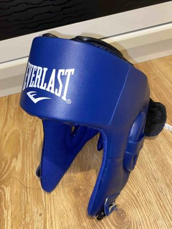 Продам боксерский шлем EVERLAST