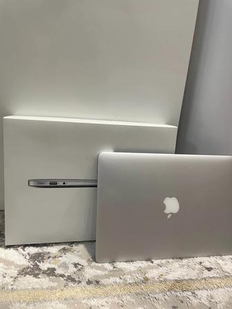 Продам Macbook Air 13