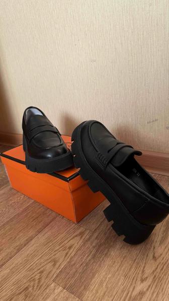 Продаю женские лоферы